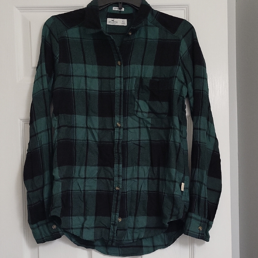 Hollister Green and Black Plaid Women's Button Down Shirt Boyfriend Fit